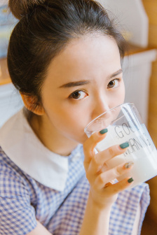 男人把JIJ放到女人JII里面